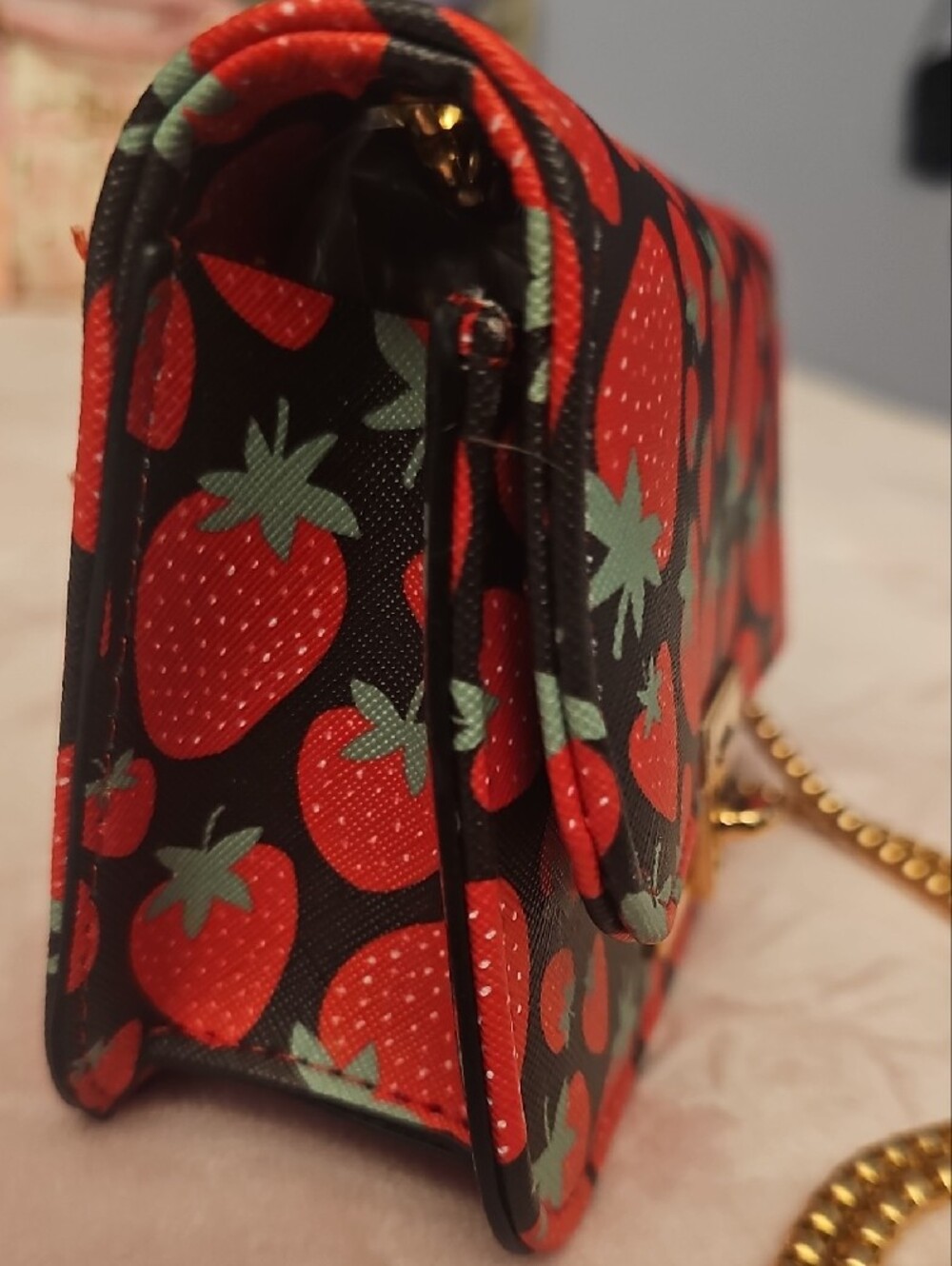 Strawberry Print Crossbody Shoulder Bag - Comes With 1 Free Charm - Picture 4 of 7
